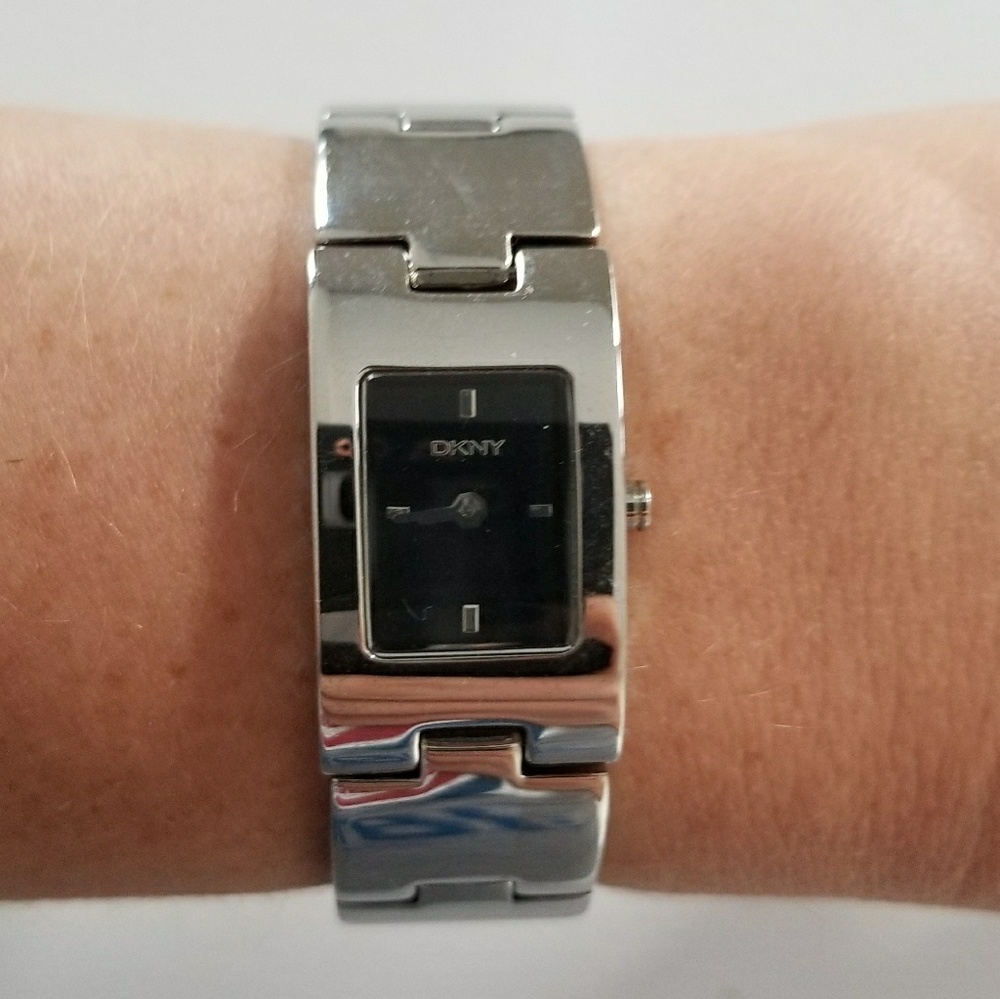 DKNY Silver Bracelet Watch, black watch face⌚